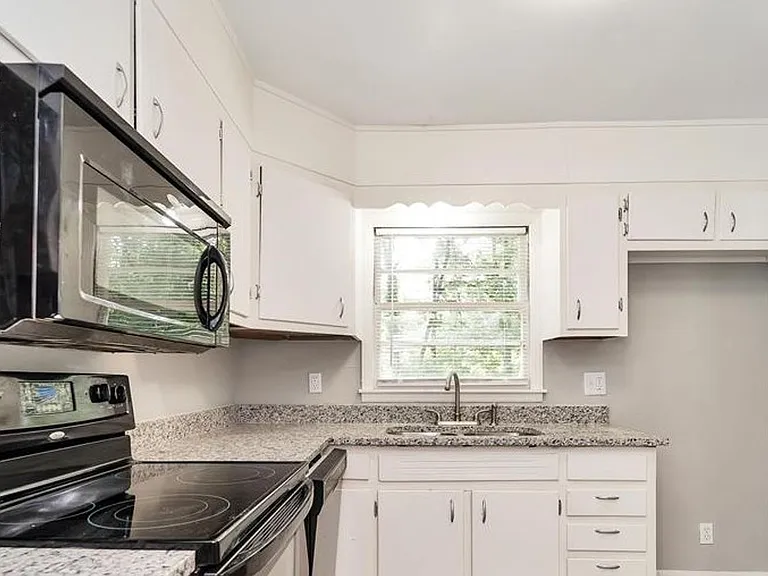 612 Marguerite Dr NW — Photo 9