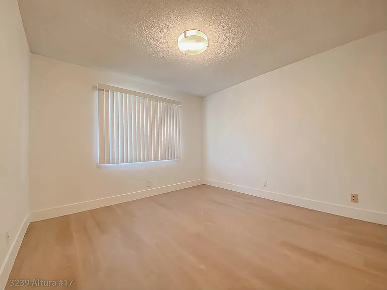 3239 Altura Ave #17 — Photo 9