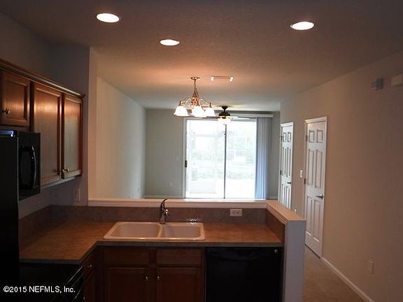 3rd image of 11439 Summerview Cir