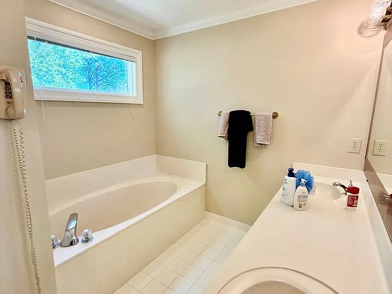 525 Brook Ave — Photo 18