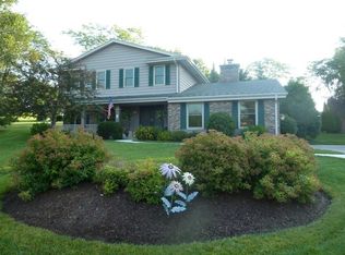 1022 Towerside Ct, Oconomowoc, WI 53066