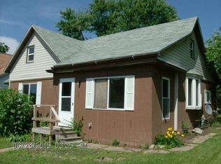 3305 Cleveland St, Clinton, IA 52732