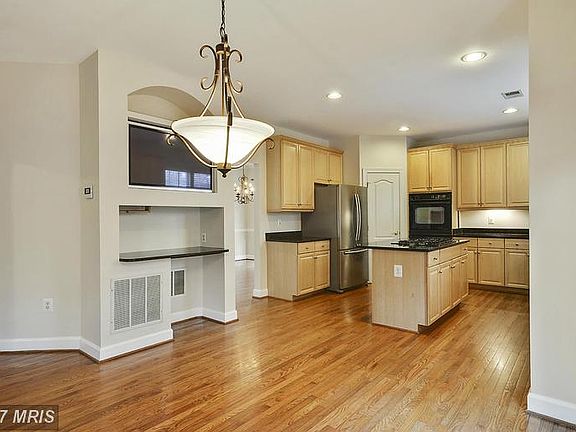 4th image of 10610 Regent Park Ct