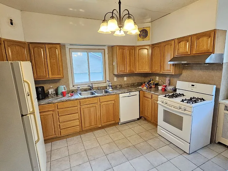 1307 Jacob St — Photo 13