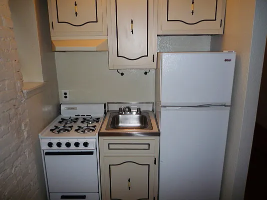 Rented by DSA Realty Midtown West | media 28