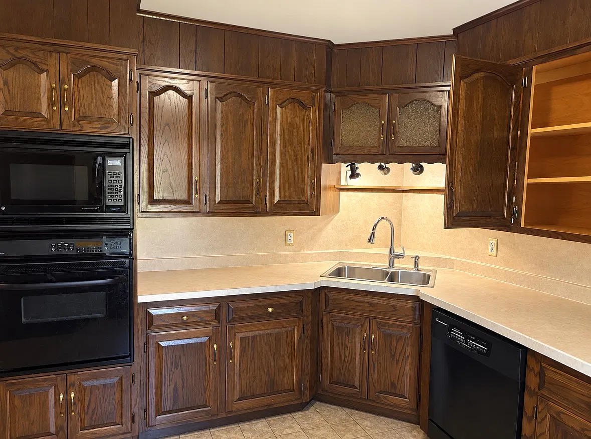 2 bed, 1100 sqft, $1,700 — Photo 2