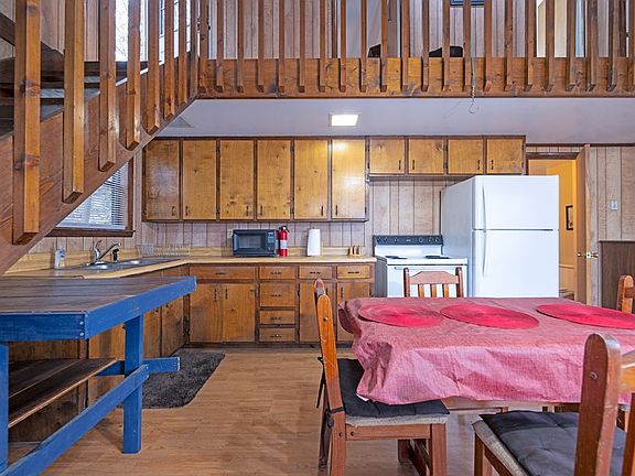 3rd image of 319 Pine Ridge Trl