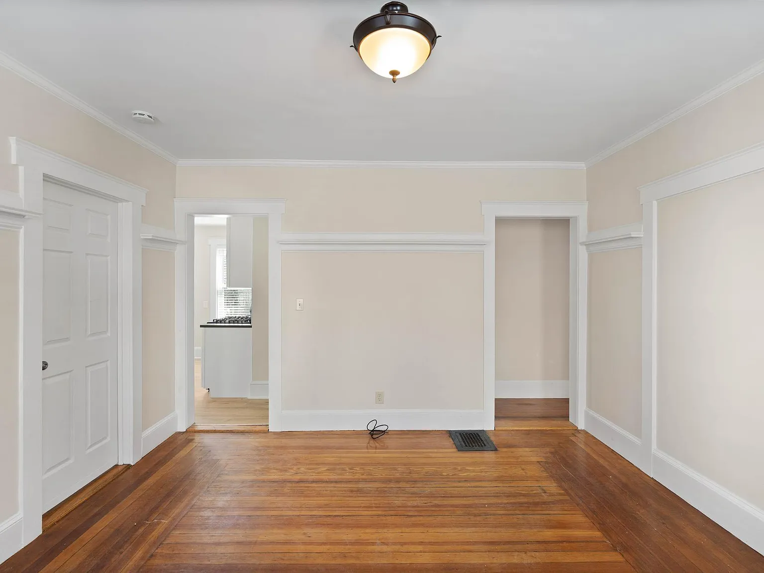3 bed, 1102 sqft, $2,800 — Photo 4