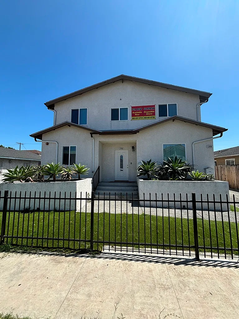 5 bed, 1834 sqft, $4,200 — Photo 1
