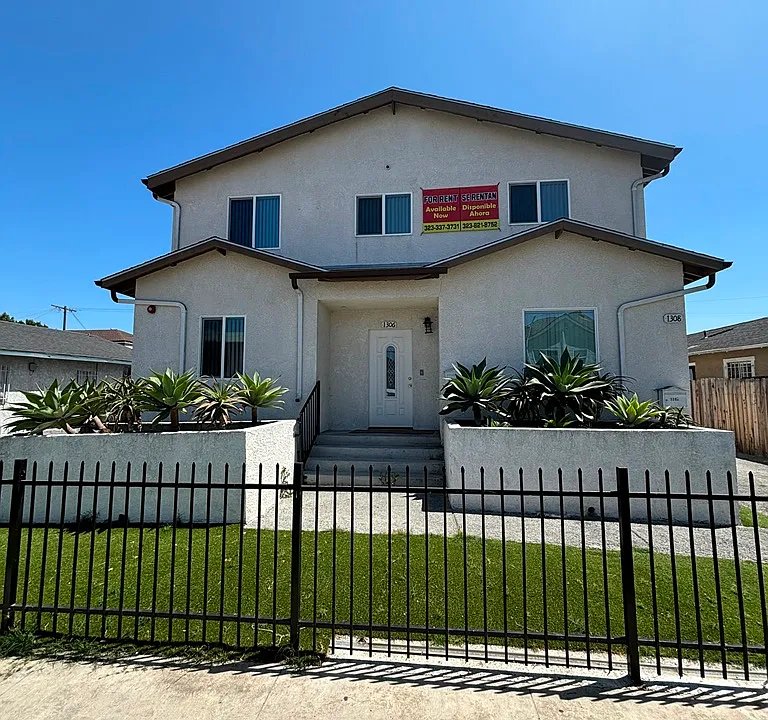 1306 W 83rd Pl
