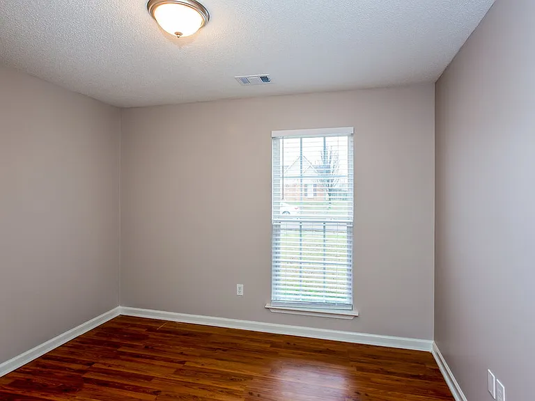 1720 Cherry Creek Dr — Photo 14