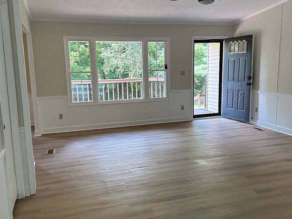1st image of 319 Jefferson Dr