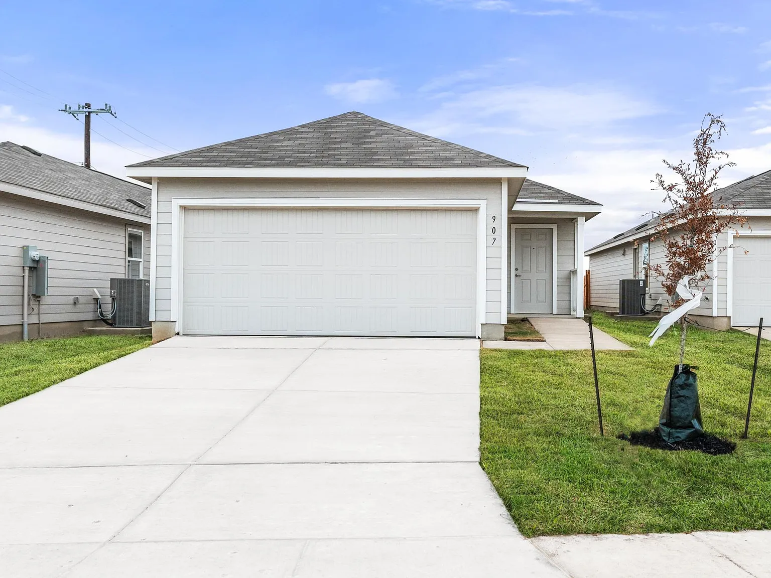 3 bed, 1129 sqft, $1,450 — Photo 2