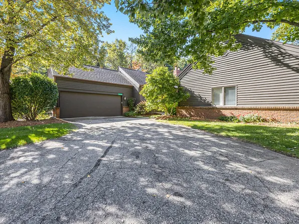 2660 Wyndham Dr SE, Grand Rapids, MI 49546