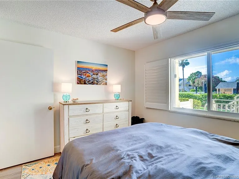 5601 NE Gulfstream Way — Photo 30