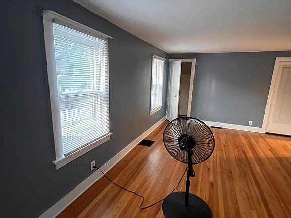 4th image of 304 Marion St