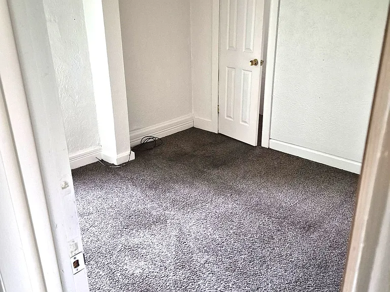 814 E 10th St #2 — Photo 4