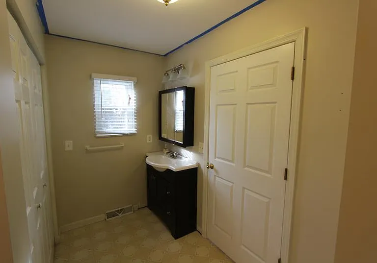 2038 Stonelea St — Photo 3