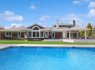 8 Niamogue Ln, Quogue, NY 11959