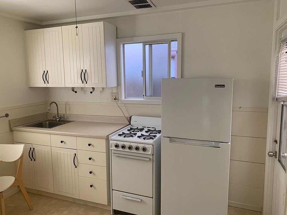 1st image of 310 E Balboa Blvd