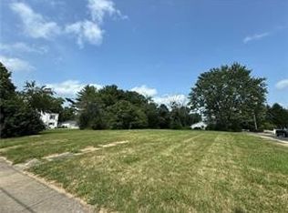 802 Cherry Point St, Paris, IL 61944