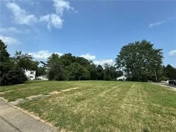 802 Cherry Point St, Paris, IL 61944