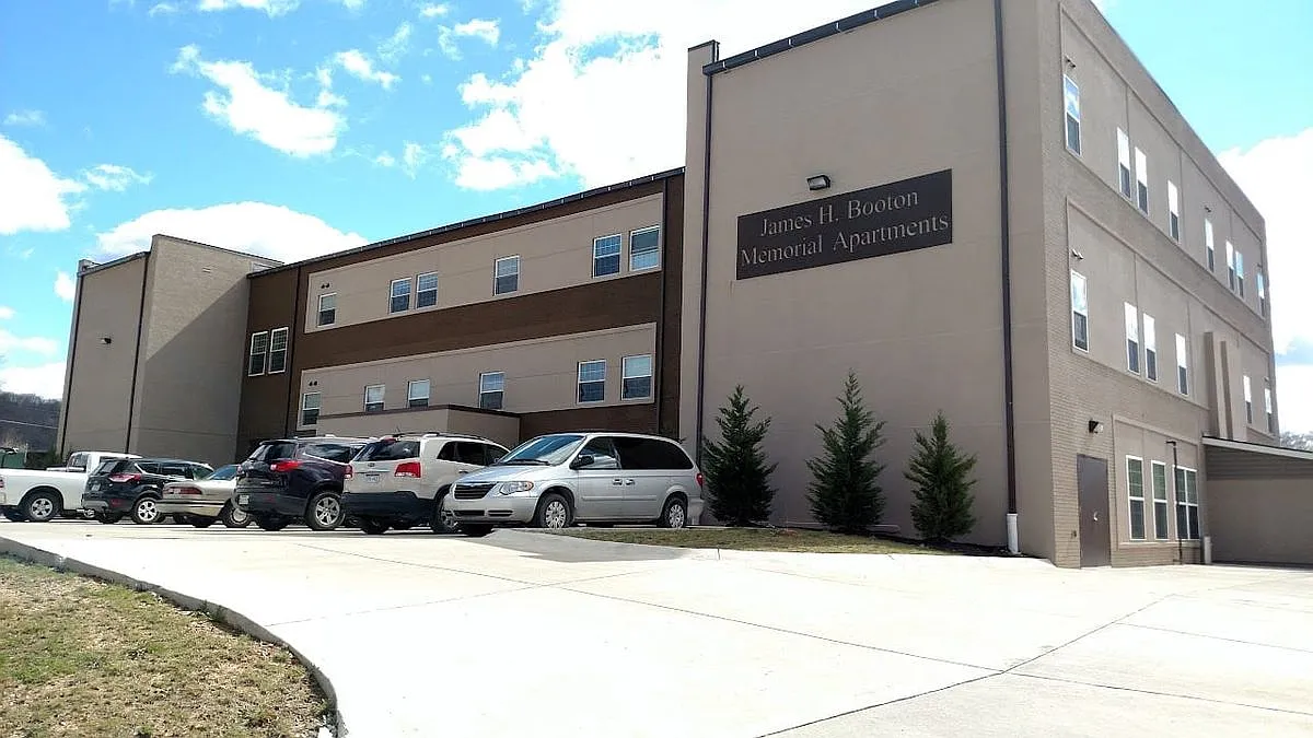 2 bed, 1.0 bath, 850 sqft, $575 — Photo 1