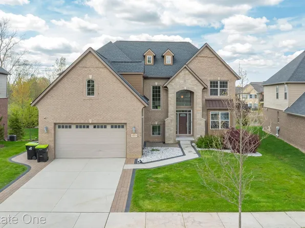 41829 Steinbeck Gln, Novi, MI 48377