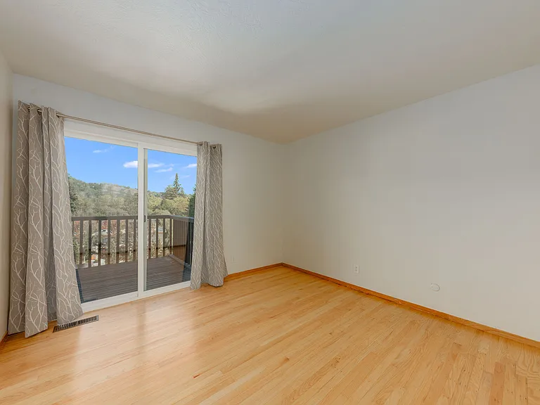 451 Ethel Ave — Photo 7