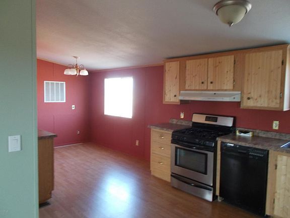 3rd image of 605 S 368th Dr