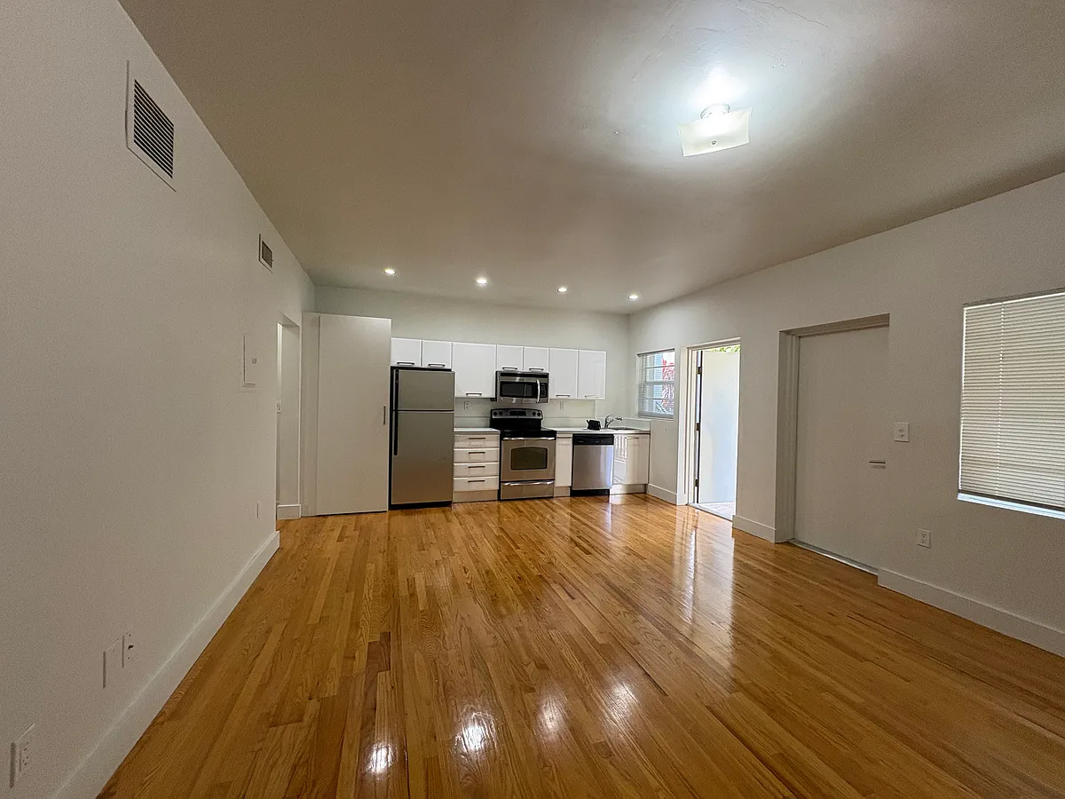 Building Photo - 850 Meridian Ave #14