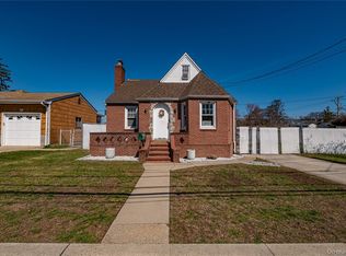 70 Bristol Street, Lindenhurst, NY 11757