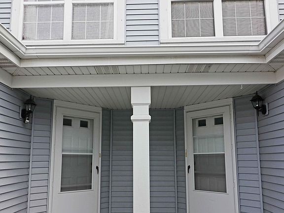 2nd image of 1419 Wesley Ct