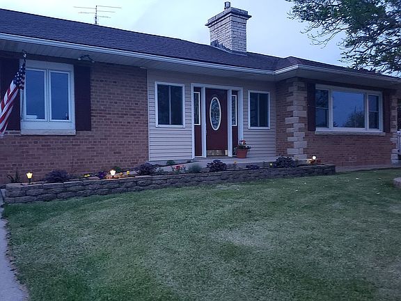 2nd image of 202 E Platteville Ave