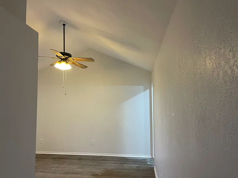 2907 Roosevelt Ave — Photo 21