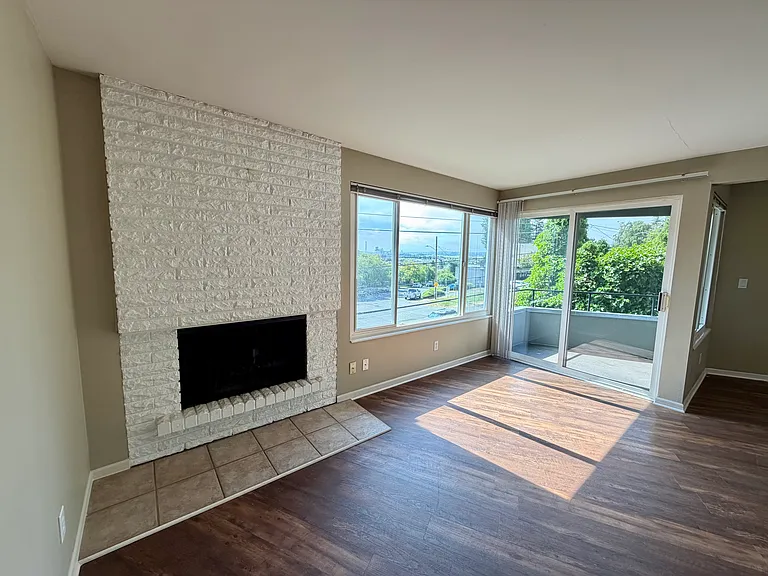 2663 Thorndyke Ave W #201 — Photo 3