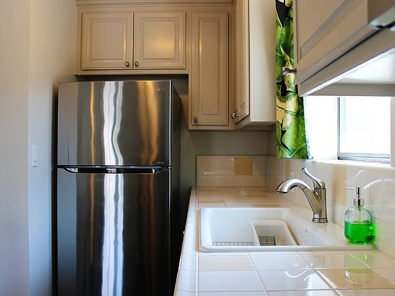 5th image of 5320 Rosewood Ave #1