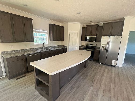 5th image of 243 Moss Hill Dr