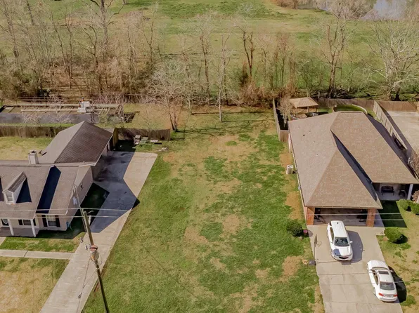 810 Bohne Rd, Port Allen, LA 70767