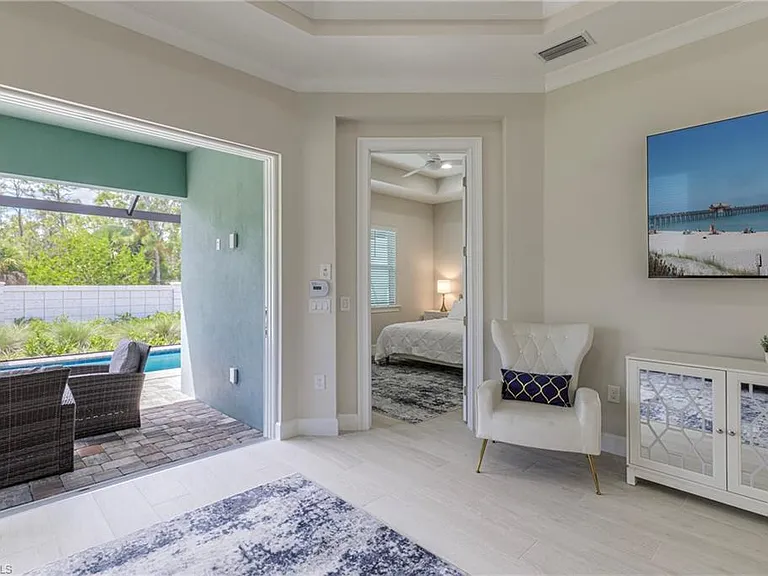 8909 Yucatan Ct — Photo 10
