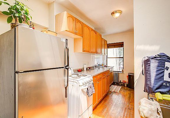 5th image of 419 E 9th St APT 7