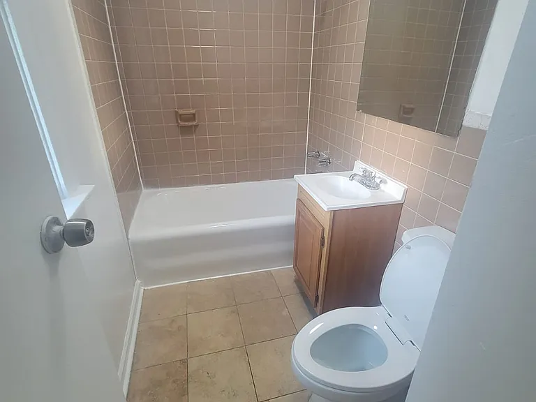 2208 S Marshall Blvd #2B — Photo 6