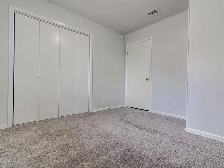 5703 Gloucester Ln — Photo 12
