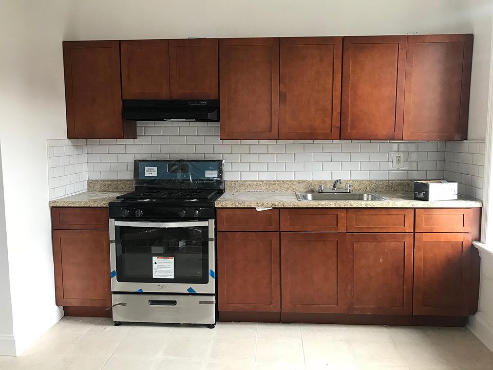 1st image of 702 Chancellor Ave APT 301