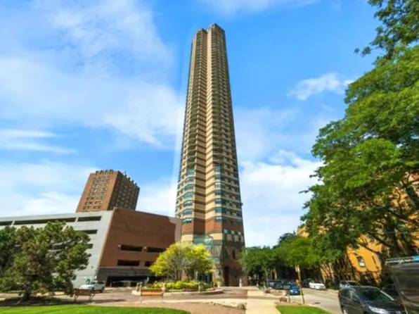 3660 N Lake Shore Dr, Chicago, IL