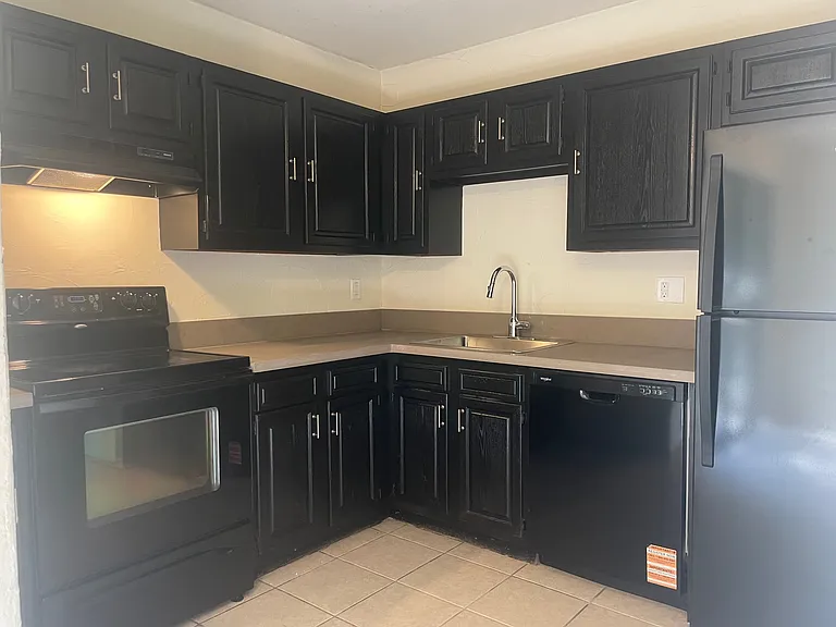 Hunters Glen — Photo 17