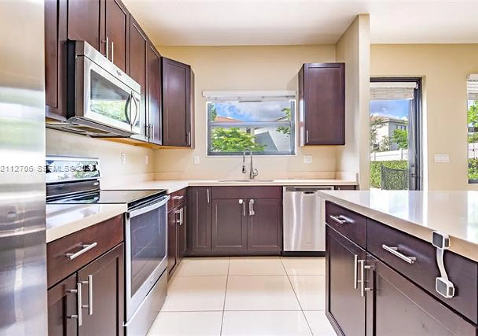 804 NE 191st St # 804, Miami, FL 33179 — Photo 1