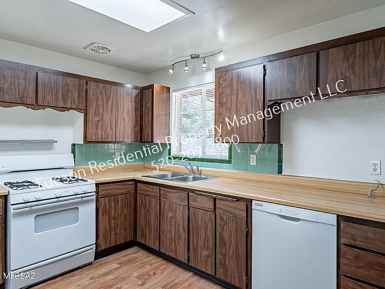 826 E Water St — Photo 19