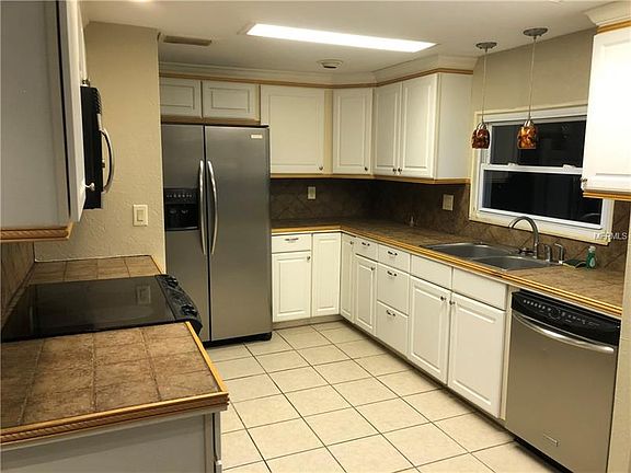 5th image of 1781 Lauren Ln