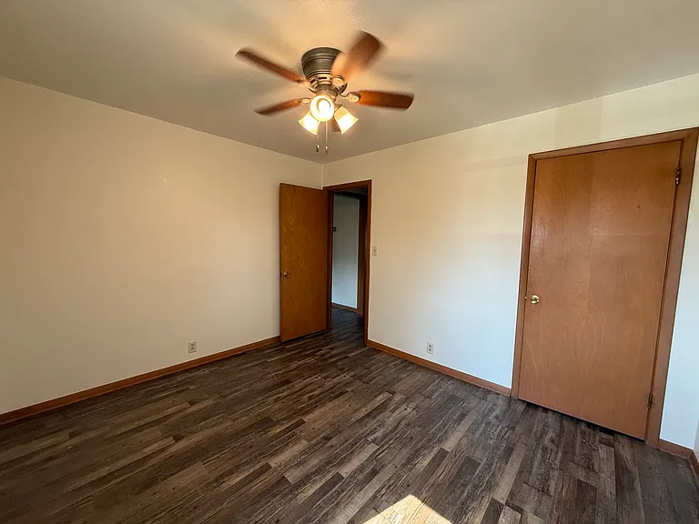 1404 Hackett St — Photo 5